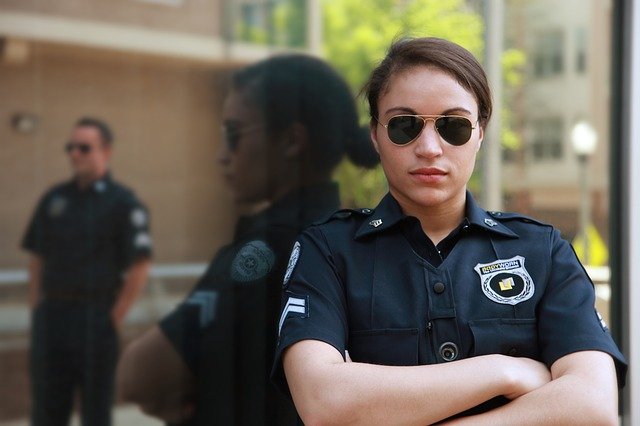 mladá policistka
